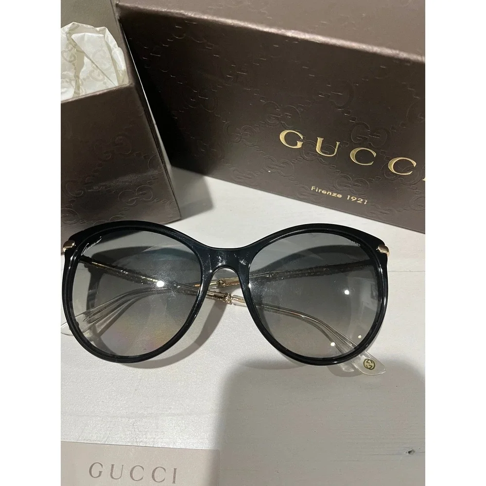 Gucci Women's Polarized Sunglasses Black Frame Gold Detail Designer Eyewear‎